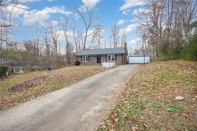 5904 Sprucepine Drive, Winston-salem, NC 27105