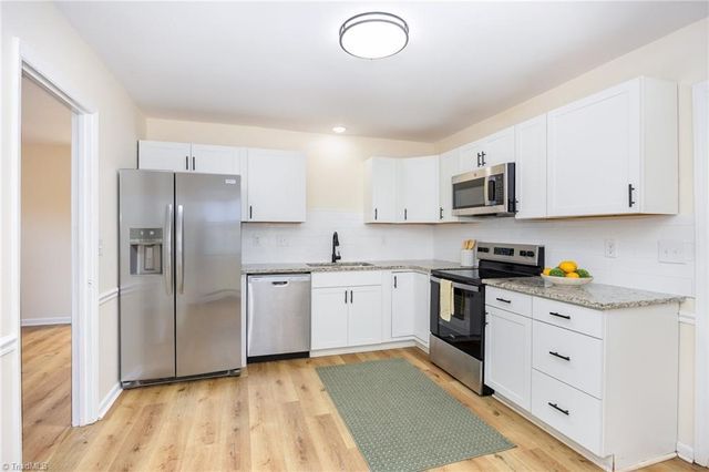 5904 Sprucepine Drive, Winston-salem, NC 27105