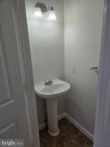 15 PEMBERTON ST, Pemberton, NJ 08068