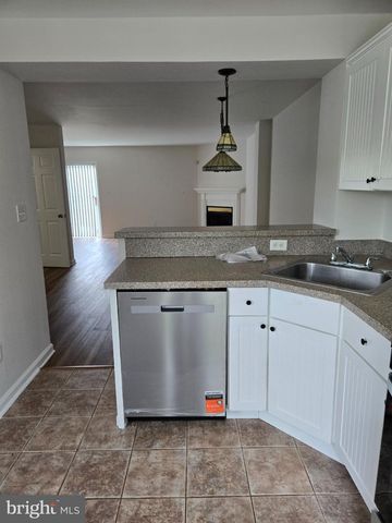 15 PEMBERTON ST, Pemberton, NJ 08068