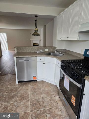 15 PEMBERTON ST, Pemberton, NJ 08068