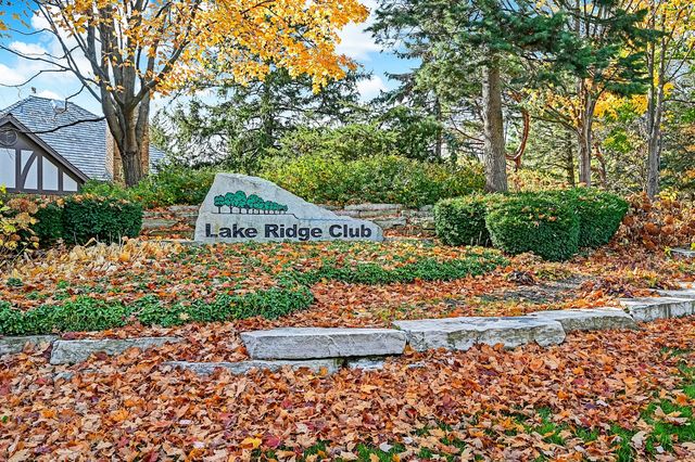 61 Berkshire Court, Burr Ridge, IL 60527