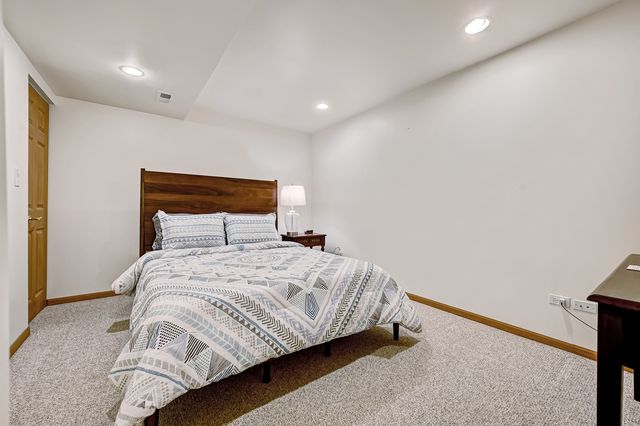 61 Berkshire Court, Burr Ridge, IL 60527