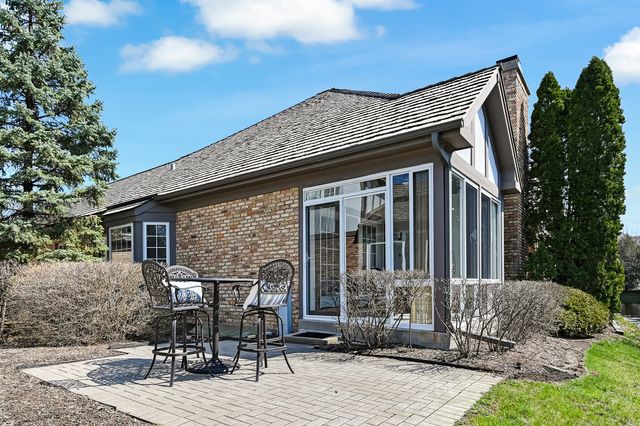 61 Berkshire Court, Burr Ridge, IL 60527