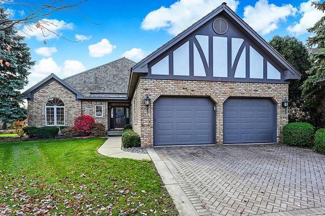 61 Berkshire Court, Burr Ridge, IL 60527