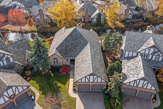 61 Berkshire Court, Burr Ridge, IL 60527