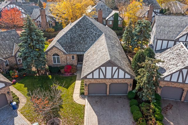 61 Berkshire Court, Burr Ridge, IL 60527