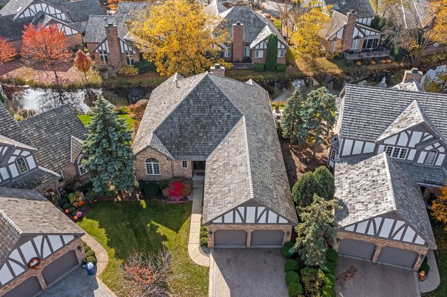 61 Berkshire Court, Burr Ridge, IL 60527