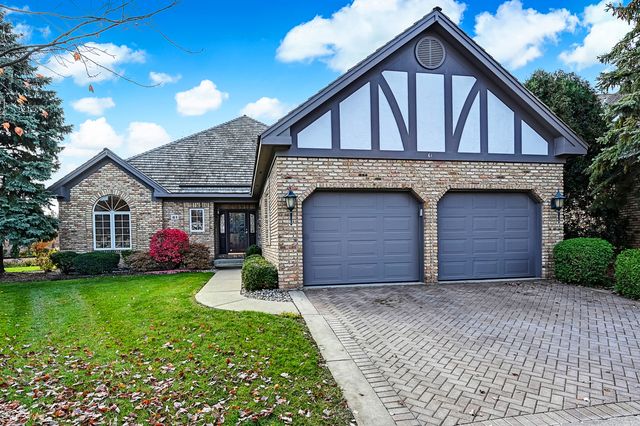61 Berkshire Court, Burr Ridge, IL 60527