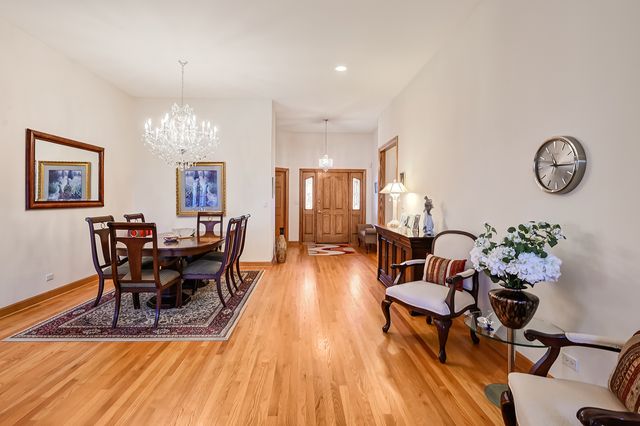 61 Berkshire Court, Burr Ridge, IL 60527