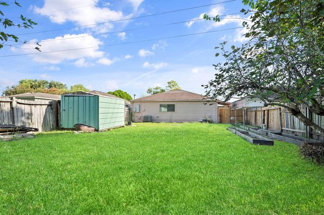 16027 Brimfield Drive, Houston, TX 77082