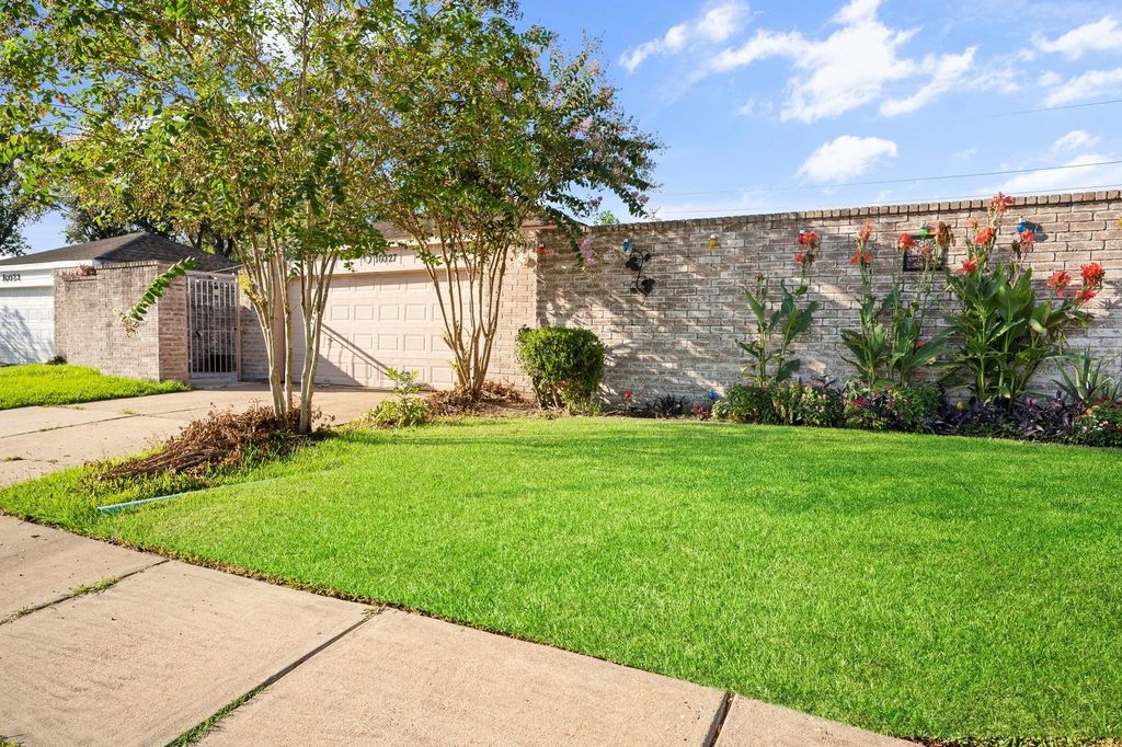 16027 Brimfield Drive, Houston, TX 77082