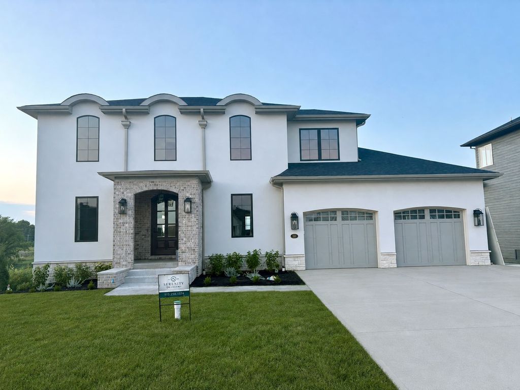 313 Emmett Court, Norwalk, IA 50211