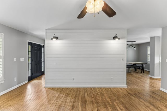 240 Crestview Dr, Lewisburg, TN 37091