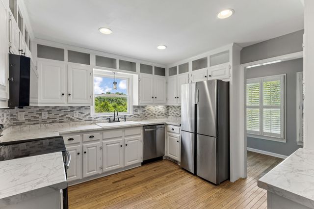 240 Crestview Dr, Lewisburg, TN 37091