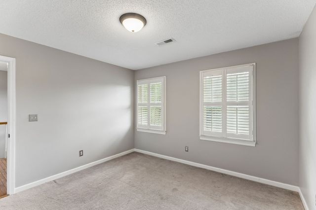 240 Crestview Dr, Lewisburg, TN 37091