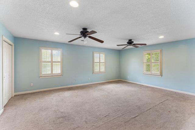 240 Crestview Dr, Lewisburg, TN 37091