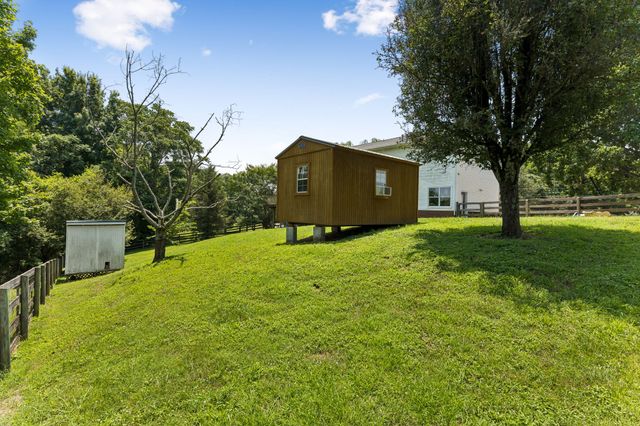 240 Crestview Dr, Lewisburg, TN 37091