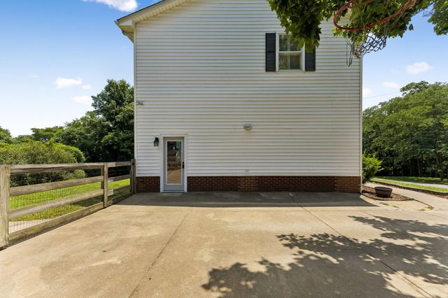 240 Crestview Dr, Lewisburg, TN 37091