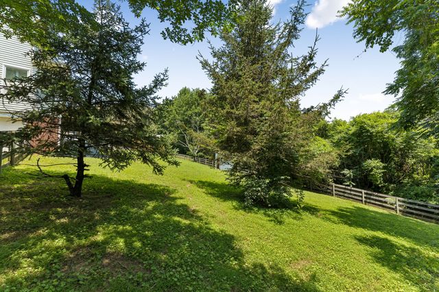 240 Crestview Dr, Lewisburg, TN 37091