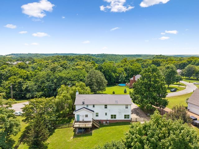 240 Crestview Dr, Lewisburg, TN 37091