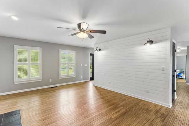240 Crestview Dr, Lewisburg, TN 37091