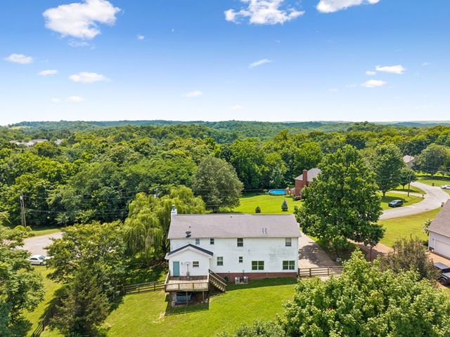 240 Crestview Dr, Lewisburg, TN 37091