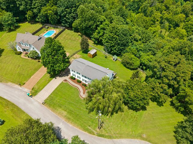 240 Crestview Dr, Lewisburg, TN 37091