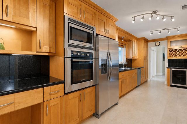 3240 Lakeview Drive, Pompano Beach, FL 33062