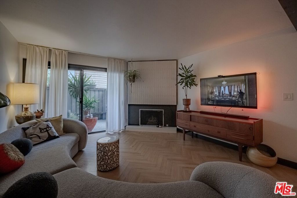 15511 Sherman Way 40, Van Nuys, CA 91406 — photo 2