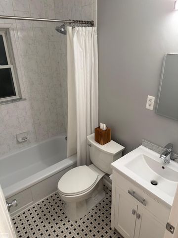 637 S Kenwood Avenue, Royal Oak, MI 48067