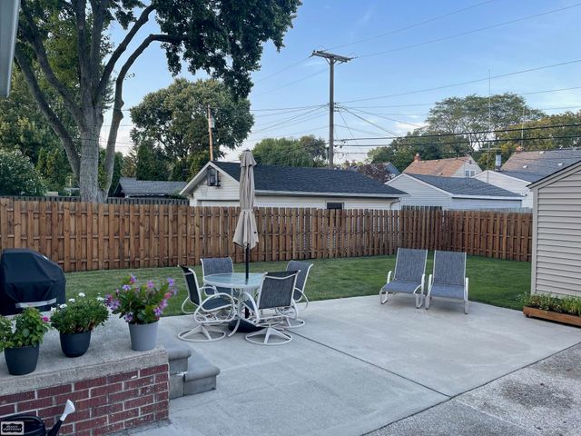 637 S Kenwood Avenue, Royal Oak, MI 48067