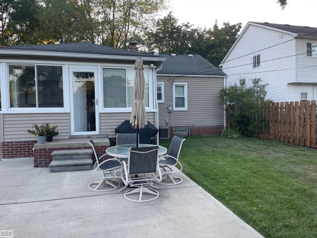 637 S Kenwood Avenue, Royal Oak, MI 48067