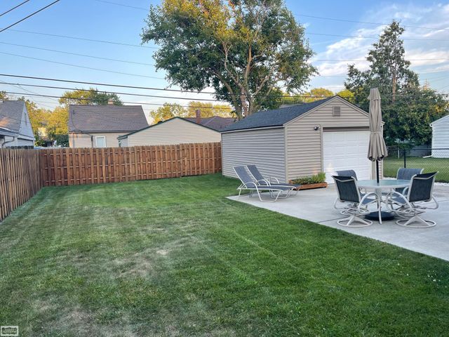 637 S Kenwood Avenue, Royal Oak, MI 48067