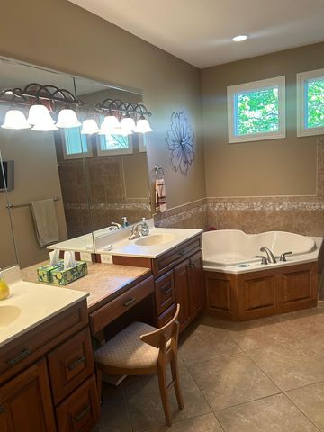 3506 W Eagle Ridge Dr, Willmar, MN 56201