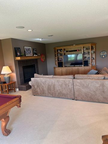3506 W Eagle Ridge Dr, Willmar, MN 56201