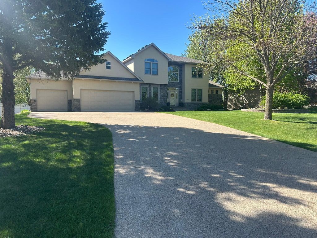 3506 W Eagle Ridge Dr, Willmar, MN 56201