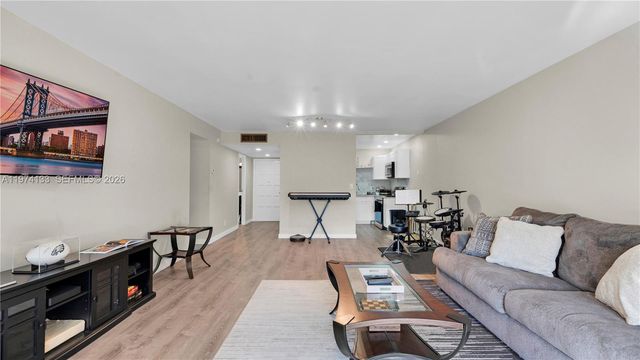 6301 N Falls Cir Dr 206, Lauderhill, FL 33319