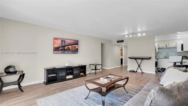 6301 N Falls Cir Dr 206, Lauderhill, FL 33319