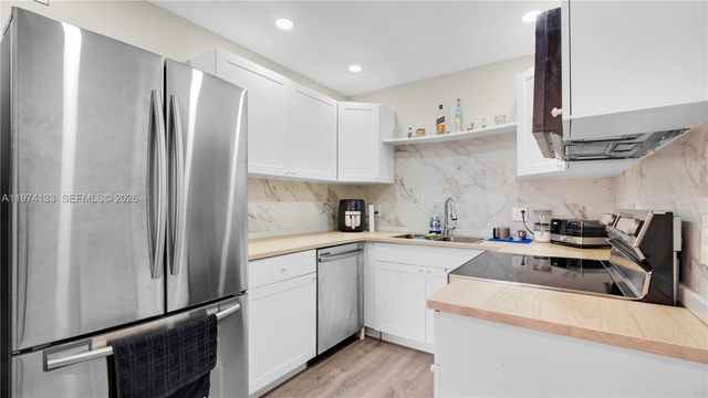 6301 N Falls Cir Dr 206, Lauderhill, FL 33319