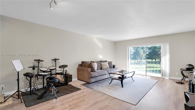 6301 N Falls Cir Dr 206, Lauderhill, FL 33319