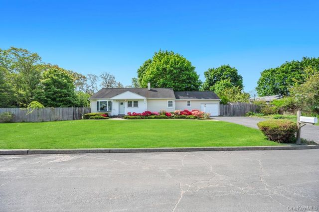 270 7th Street, Saint James, NY 11780