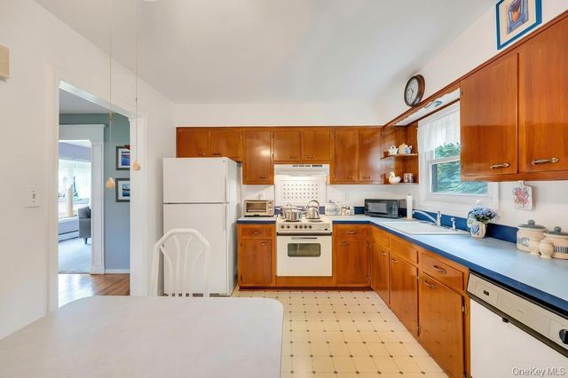 270 7th Street, Saint James, NY 11780