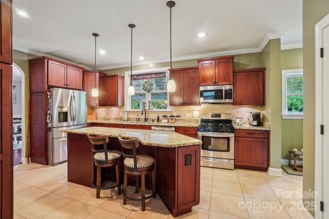 813 Beech Tree Place, Hendersonville, NC 28792