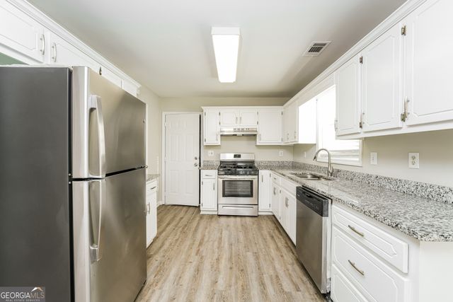 124 Wayne J Stokes Boulevard, Stockbridge, GA 30281