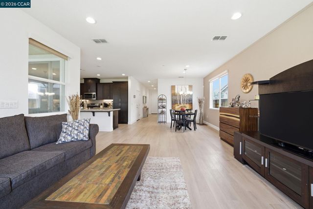 1671 mulholland dr, Lathrop, CA 95330