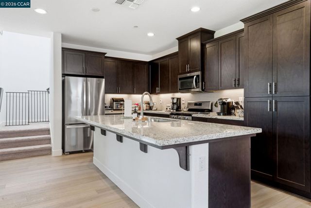 1671 mulholland dr, Lathrop, CA 95330