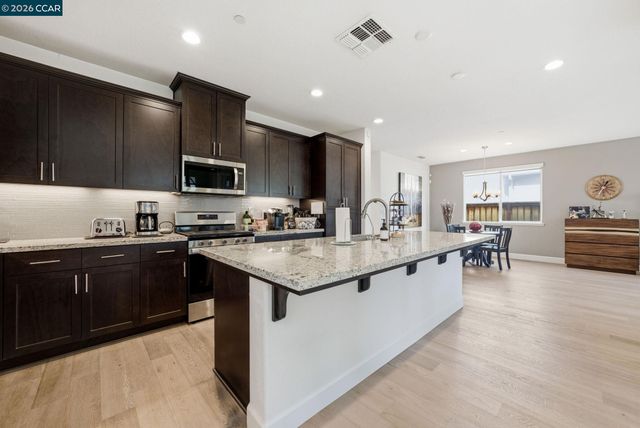 1671 mulholland dr, Lathrop, CA 95330