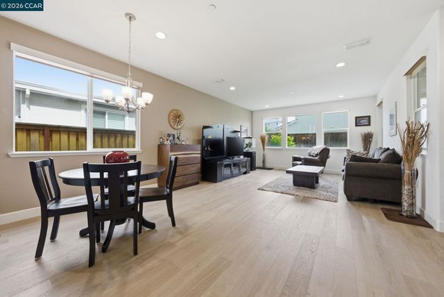 1671 mulholland dr, Lathrop, CA 95330
