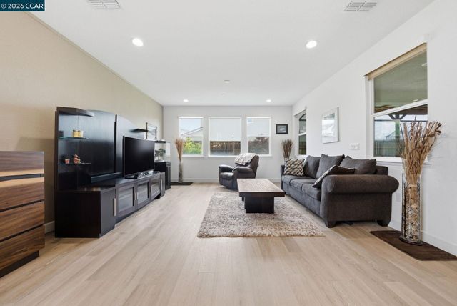 1671 mulholland dr, Lathrop, CA 95330